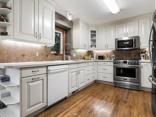 34 River Glen, Fort Saskatchewan, AB - Indoor Photo Showing Kitchen