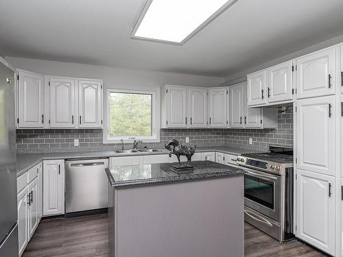 14 52312 Rge Rd 220, Rural Strathcona County, AB - Indoor Photo Showing Kitchen With Double Sink With Upgraded Kitchen