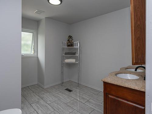 14 52312 Rge Rd 220, Rural Strathcona County, AB - Indoor Photo Showing Bathroom