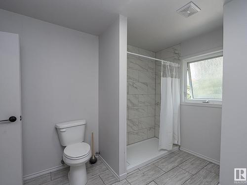 14 52312 Rge Rd 220, Rural Strathcona County, AB - Indoor Photo Showing Bathroom