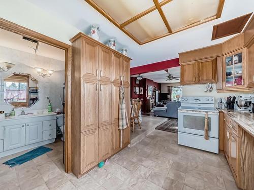 10202 109 Street, Fort Saskatchewan, AB - Indoor Photo Showing Kitchen