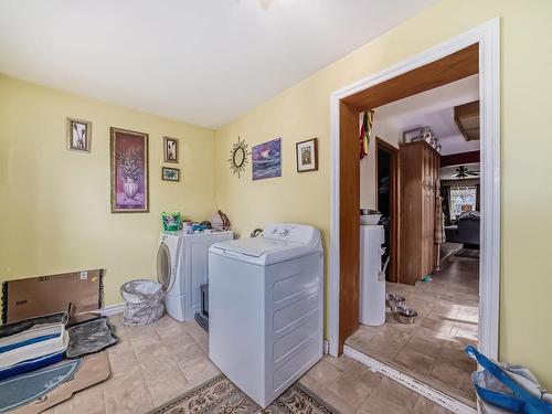 10202 109 Street, Fort Saskatchewan, AB - Indoor Photo Showing Laundry Room