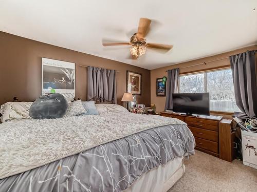 10202 109 Street, Fort Saskatchewan, AB - Indoor Photo Showing Bedroom