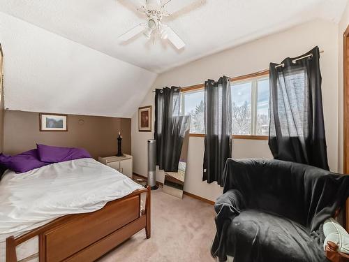 10202 109 Street, Fort Saskatchewan, AB - Indoor Photo Showing Bedroom