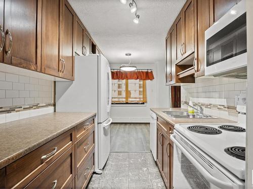 1001 9725 106 Street, Edmonton, AB - Indoor Photo Showing Kitchen