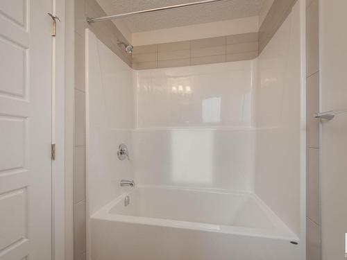 2462 Trumpeter Way, Edmonton, AB - Indoor Photo Showing Bathroom