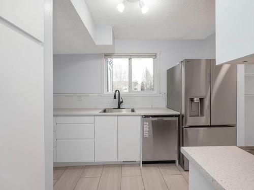 111 12416 161 Avenue, Edmonton, AB - Indoor Photo Showing Kitchen