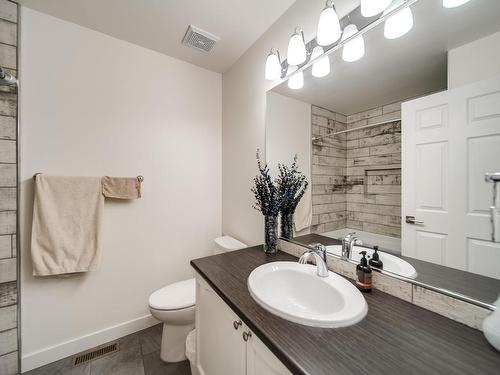 7529 188 Street, Edmonton, AB - Indoor Photo Showing Bathroom