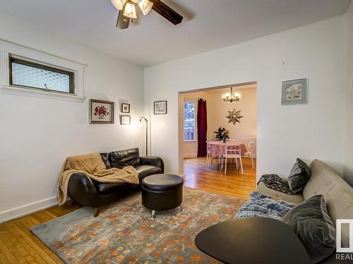 11436 93 Street, Edmonton, AB - Indoor Photo Showing Living Room