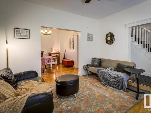 11436 93 Street, Edmonton, AB - Indoor Photo Showing Living Room