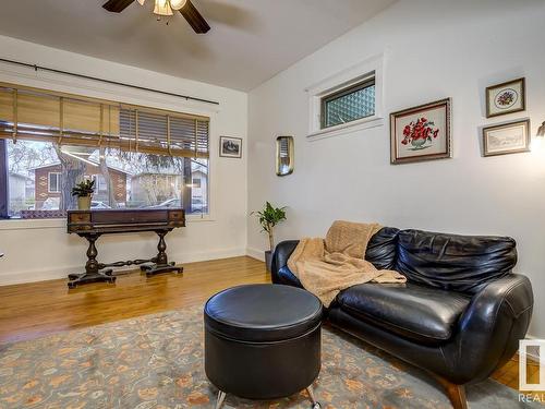 11436 93 Street, Edmonton, AB - Indoor Photo Showing Living Room