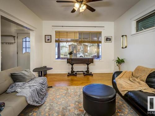 11436 93 Street, Edmonton, AB - Indoor Photo Showing Living Room