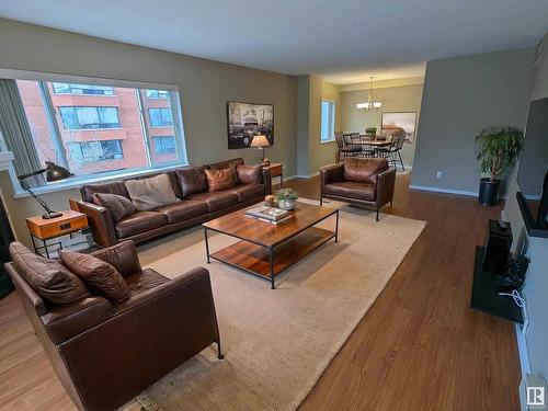 305 10130 114 Street, Edmonton, AB - Indoor Photo Showing Living Room