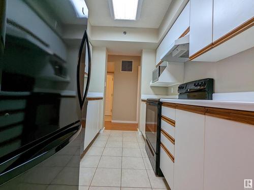 305 10130 114 Street, Edmonton, AB - Indoor Photo Showing Kitchen