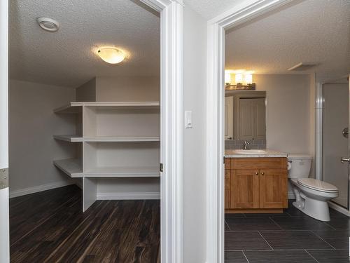 1026 Rutherford Place, Edmonton, AB - Indoor Photo Showing Bathroom