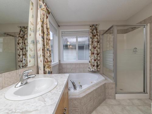 1026 Rutherford Place, Edmonton, AB - Indoor Photo Showing Bathroom