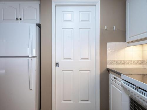 237 9704 174 Street, Edmonton, AB - Indoor Photo Showing Kitchen