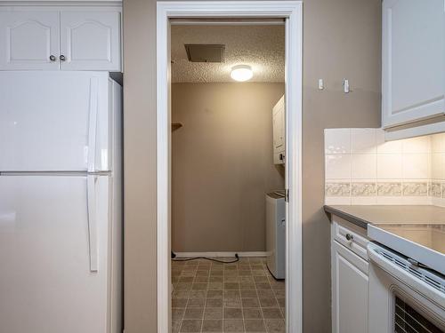 237 9704 174 Street, Edmonton, AB - Indoor Photo Showing Kitchen