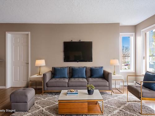 237 9704 174 Street, Edmonton, AB - Indoor Photo Showing Living Room