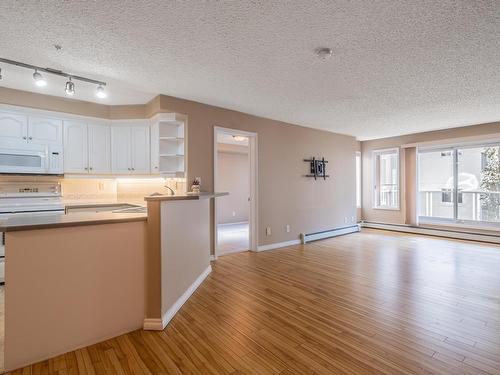 237 9704 174 Street, Edmonton, AB - Indoor Photo Showing Kitchen