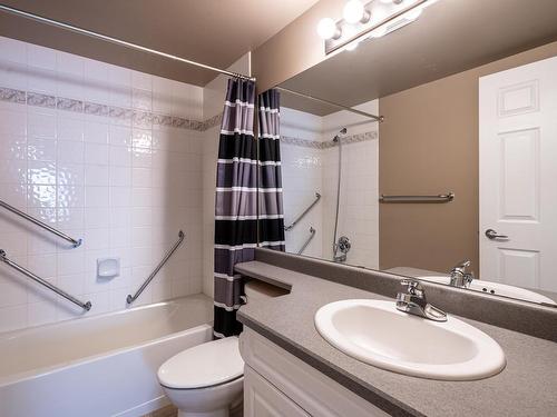 237 9704 174 Street, Edmonton, AB - Indoor Photo Showing Bathroom