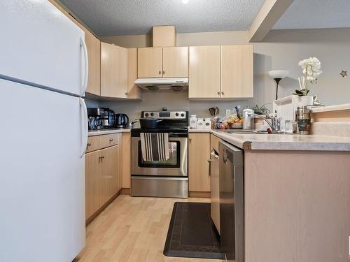 5523 163 Av, Edmonton, AB - Indoor Photo Showing Kitchen