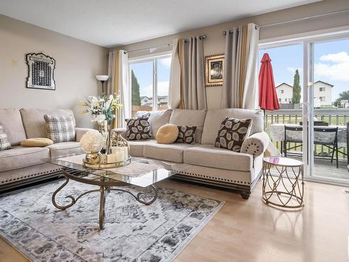 5523 163 Av, Edmonton, AB - Indoor Photo Showing Living Room