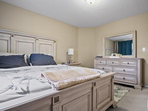 5523 163 Av, Edmonton, AB - Indoor Photo Showing Bedroom