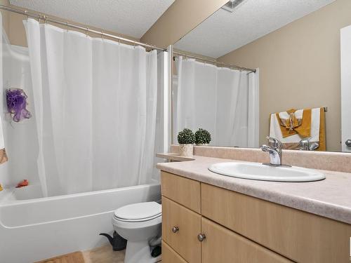 5523 163 Av, Edmonton, AB - Indoor Photo Showing Bathroom