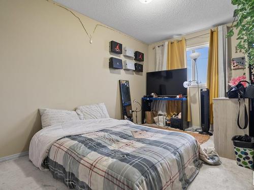 5523 163 Av, Edmonton, AB - Indoor Photo Showing Bedroom