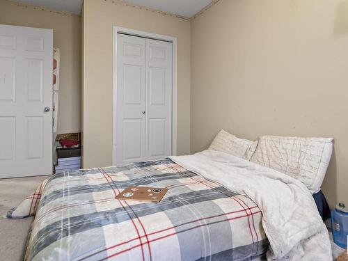 5523 163 Av, Edmonton, AB - Indoor Photo Showing Bedroom