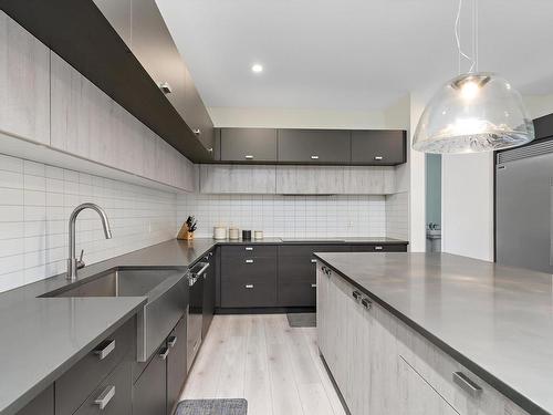 12143 107 Street, Edmonton, AB - Indoor Photo Showing Kitchen