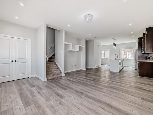 13 2803 14 Avenue, Edmonton, AB - Indoor