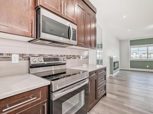 13 2803 14 Avenue, Edmonton, AB - Indoor Photo Showing Kitchen