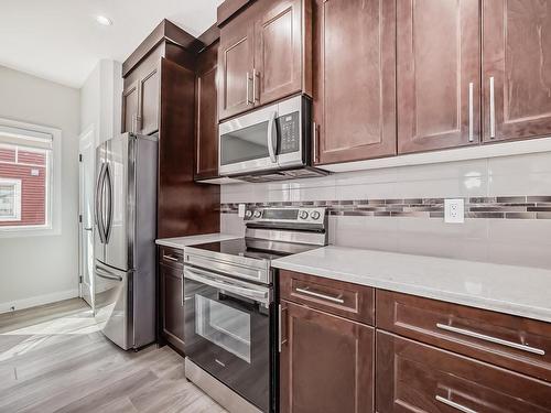 13 2803 14 Avenue, Edmonton, AB - Indoor Photo Showing Kitchen