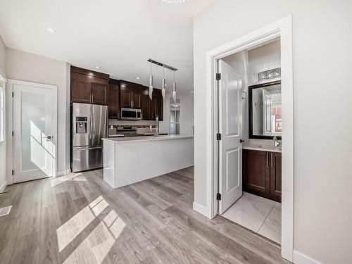 13 2803 14 Avenue, Edmonton, AB - Indoor Photo Showing Kitchen