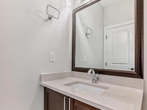 13 2803 14 Avenue, Edmonton, AB - Indoor Photo Showing Bathroom