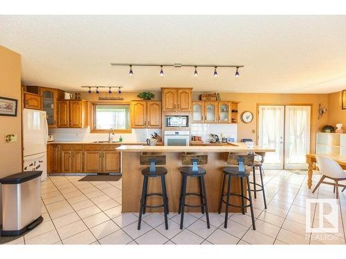 8 Sunrise Dr Summer Village Of Larkspur, Rural Westlock County, AB - Indoor Photo Showing Kitchen