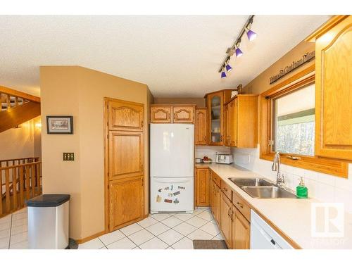 8 Sunrise Dr Summer Village Of Larkspur, Rural Westlock County, AB - Indoor Photo Showing Kitchen With Double Sink