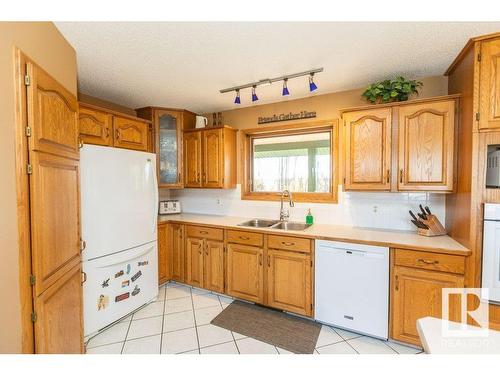 8 Sunrise Dr Summer Village Of Larkspur, Rural Westlock County, AB - Indoor Photo Showing Kitchen With Double Sink