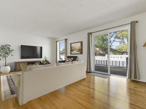 201 Knottwood N, Edmonton, AB - Indoor Photo Showing Living Room