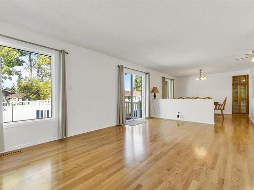 201 Knottwood N, Edmonton, AB - Indoor Photo Showing Living Room