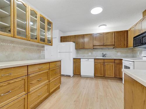 201 Knottwood N, Edmonton, AB - Indoor Photo Showing Kitchen