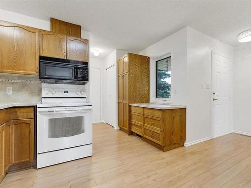 201 Knottwood N, Edmonton, AB - Indoor Photo Showing Kitchen