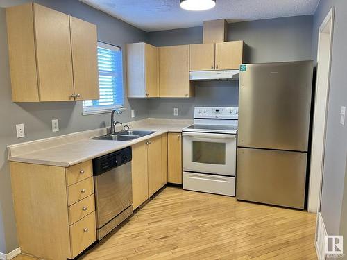 1004 610 King Street, Spruce Grove, AB - Indoor Photo Showing Kitchen With Double Sink