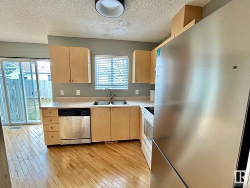 1004 610 King Street, Spruce Grove, AB - Indoor Photo Showing Kitchen With Double Sink