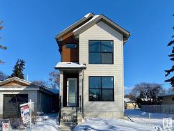 9633 85 Street  Edmonton, AB T6C 3E3