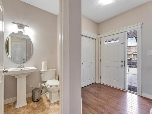 2815 17 Avenue Nw, Edmonton, AB - Indoor Photo Showing Bathroom