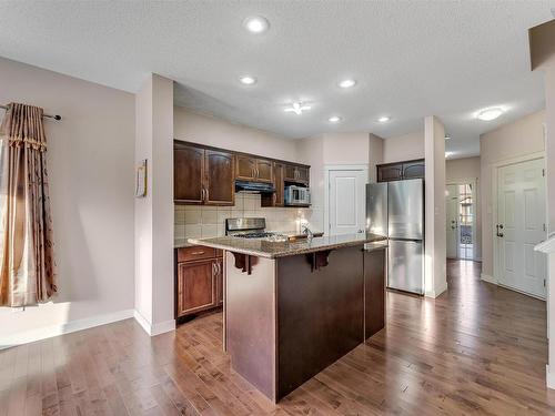 2815 17 Avenue Nw, Edmonton, AB - Indoor Photo Showing Kitchen