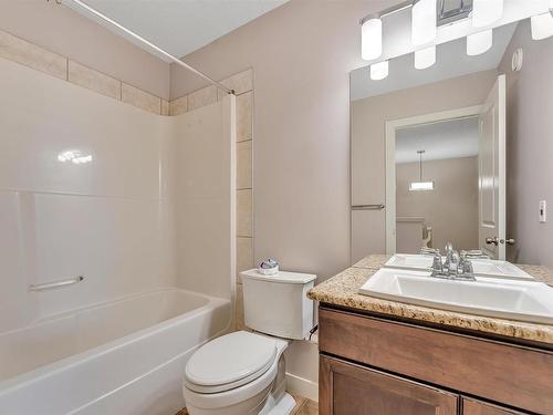 2815 17 Avenue Nw, Edmonton, AB - Indoor Photo Showing Bathroom